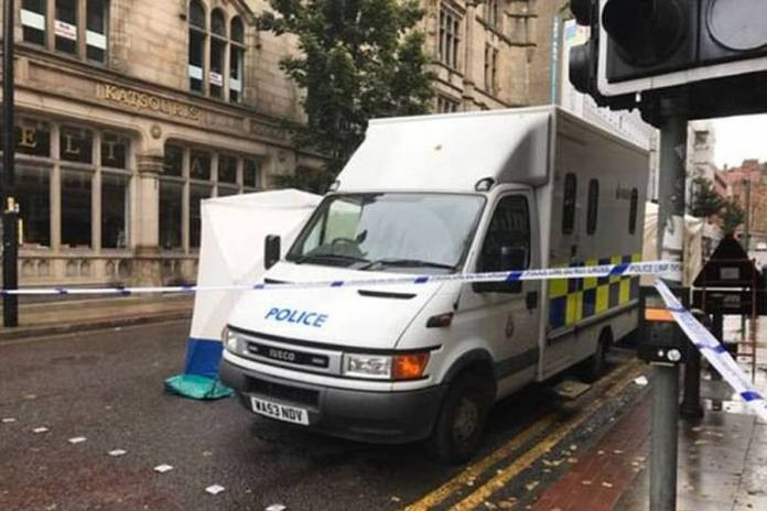 Νεκρός άνδρας στο Μάντσεστερ – Τον μαχαίρωσαν πολλές φορές στον λαιμό